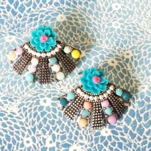 Fan shaped earrings with beads and blue flower
